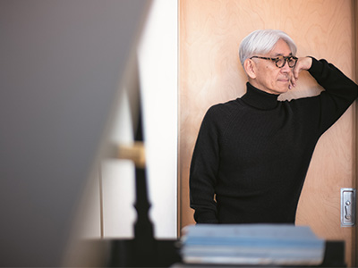 优衣库推出2020秋冬第三期《LifeWear服适人生》品牌册 携手坂本龙一等知名艺术家 以LifeWear服适人生艺术与科学的“明日之服” 点亮品质美好新生活