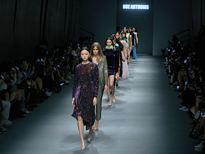 极致绽放Bloom in Full ——RUE AGTHONIS 2021春夏系列优雅登陆上海时装周