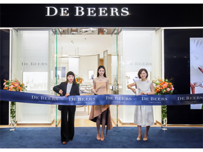 戴比尔斯 (DE BEERS) 成都IFS店璀璨揭幕 品牌挚友金晨优雅演绎ENCHANTED LOTUS系列