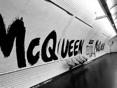 Alexander McQueen全球呈现McQueen Graffiti涂鸦Logo