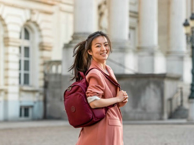 「轻」状态，不下线 Kipling 全新PAKA系列，12小时轻盈随行