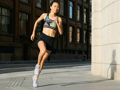 UNDER ARMOUR安德玛推出全新CLONE科技 克隆般贴合脚感助你球场、跑道斩获无双表现