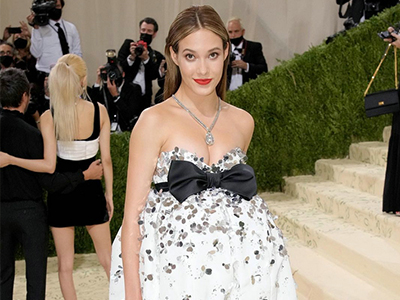 维多利亚的秘密携手众女神亮相Met Gala