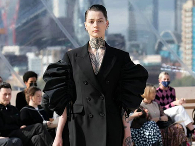  Alexander McQueen 2022春夏女装系列 伦敦天空之景