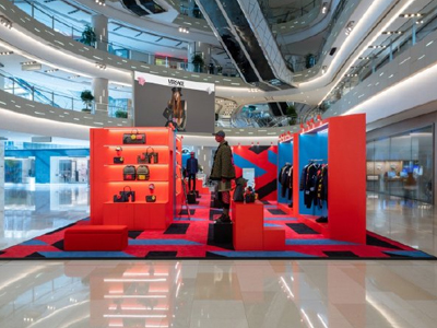 Versace “La Greca 迷宫” 限时精品店登陆上海环贸IAPM商场