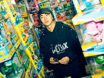 拨浪鼓竹蜻蜓，潮趣穿搭“玩”回童年 本土潮流品牌DREAMONX「童年回忆杀胶囊系列」，可穿可玩打造“互动型”潮牌