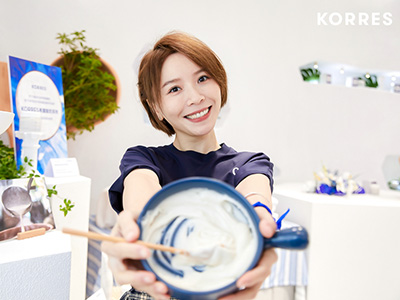 愈见蓝色修护力量 KORRES 珂诺诗携手品牌大使黄雅莉开启「一抹修护 焕亮蓝计划」
