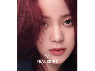 想要FREE LIKE__? 欧阳娜娜演绎PEACEBIRD 2022冬季视觉大片