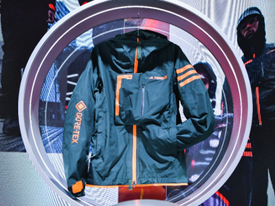 蔚蓝畅想 无惧风雨：阿迪达斯进博会发布环保户外徒步新品