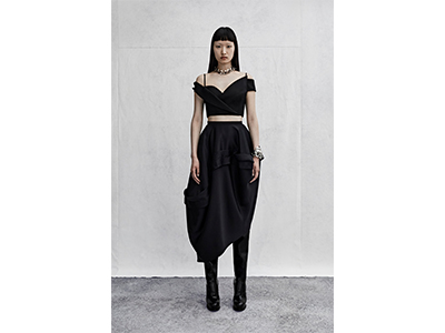 Alexander McQueen 2023早春女装系列