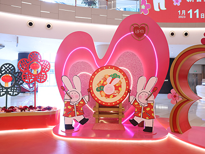 环贸iapm商场  安东尼兔“爱在此刻”新春主题展 全新“纳福金兔”形象首现iapm  打卡5米高浪漫摩天轮