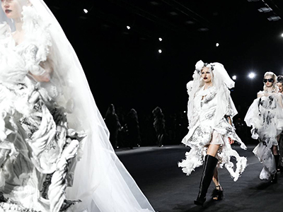 英国先锋小众设计师品牌Mariposa.D的《缠》闪耀AW2023上海时装周闭幕秀 