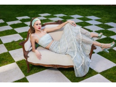 alice + olivia 2023早秋系列，多元造型诠释浪漫美学