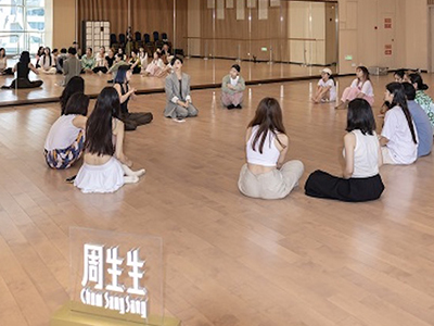 天赋光彩，升为全爱 跨界谢欣舞蹈剧场，周生生邀请“全爱玩家”开启自我探索旅程