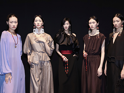 SS2024素白.马乖：顿开服饰感官，找寻纯净归途 