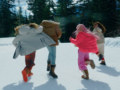 UGG®发布2023 New Winter Lifestyle秋冬大片  —— 新雪来潮，开启冬日的玩趣冒险！