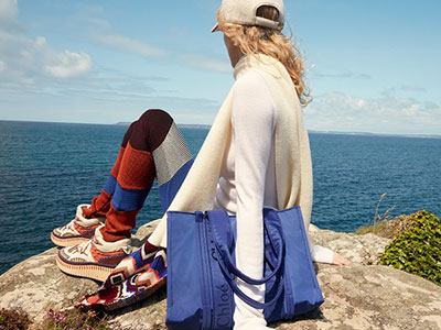 Chloé 呈现全新 Mountain 系列，探索大自然，漫步阔野世界
