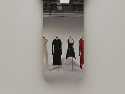 MYTHERESA携手COURRÈGES 举办对谈与独家展览
