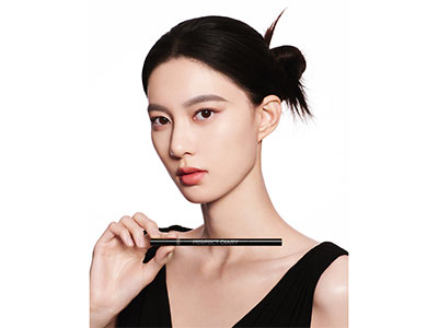 一支多用 一触定型立体眉妆 完美日记三头多效眉膏笔出彩登场