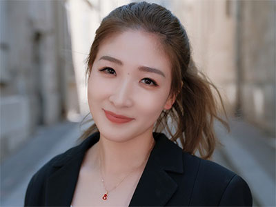 巴黎奥运之行，奥运冠军、国际乒联运动员委员会主席刘诗雯佩戴QeelinWulu系列红玛瑙镶钻项链