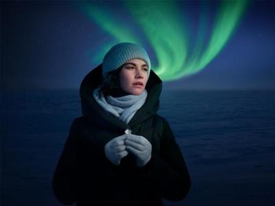 天然钻石协会携手全球大使莉莉·詹姆斯（Lily James）开启全新篇章