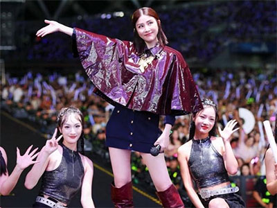 陈慧琳身着CHLOÉ现身徐州演唱会
