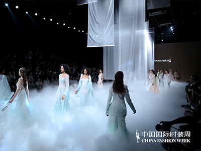 在风沙与海浪间：上善《灵·汐》系列引领2025春夏时尚潮流