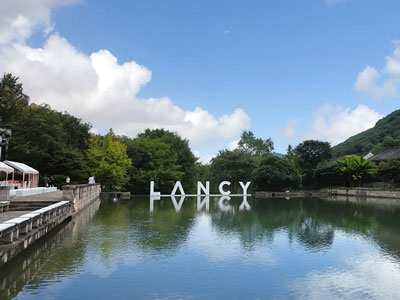 朗姿LANCY发布2024秋冬“A系列”大秀 