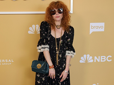 NATASHA  LYONNE 身着CHLOÉ出席NBCU艾美奖开幕午宴