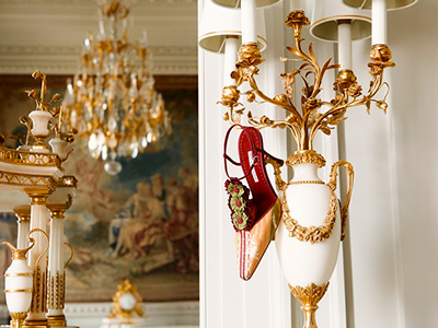 Manolo Blahnik 独家赞助英国V&A博物馆 携手呈献Marie Antoinette Style大展