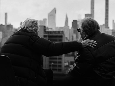 盟可睐MONCLER “温暖与共” 广告大片 携手传奇挚友AL PACINO和ROBERT DE NIRO歌颂温暖与爱