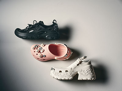 定义浪漫新形态，Crocs卡骆驰再度联手Simone Rocha揭幕全新联名系列