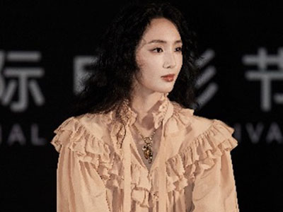 王紫璇身着 CHLOÉ 出席海南岛国际电影节《我是全世界最幸福的宝贝》映后礼