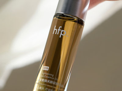 秋冬眼周护理大作战，hfp冷玛吉眼油守护你的年龄秘密