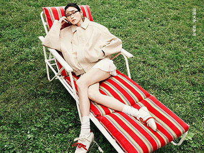 STUART WEITZMAN品牌大使奚梦瑶领衔2026春季广告 倾情首映“马”上就好马年新春限定胶囊系列广告