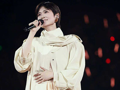  李宇春 身着CHLOÉ 亮相  “皇后与梦想”南京演唱会