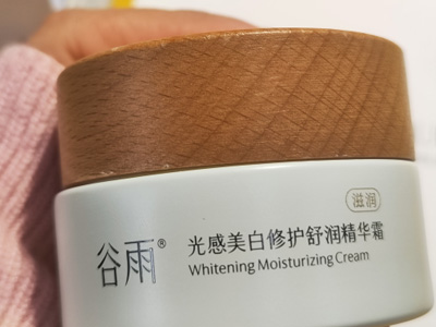 干肌福音！4款面霜实测：柔润不厚重，全天候服帖不起屑