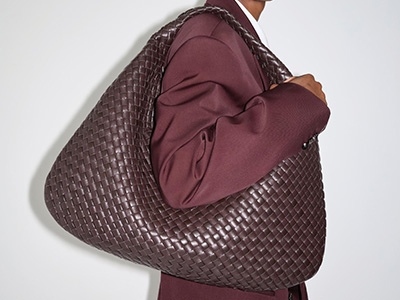 Bottega Veneta推出全新Veneta手袋，典藏之作焕然新生