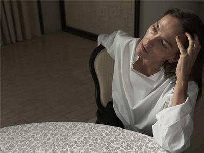 JNBY 2026春夏系列“凝视”：以艺术之名，择品质之选