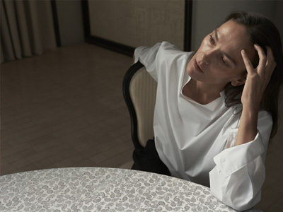 JNBY 2026春夏系列“凝视”：以艺术之名，择品质之选