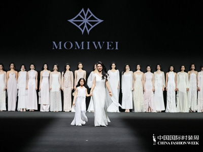 MOMIWEI摩米薇「山与海」高定秀登陆中国国际时装周｜解锁新时代女性的刚柔美学