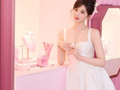 “线”定心动 如约而至 孔雪儿闪耀现身施华洛世奇上海旗舰店