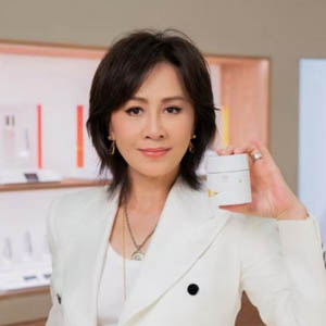 SK-II携手品牌代言人刘嘉玲亮相cdf三亚国际免税城, 开启“与时为友,共话金奇”活动