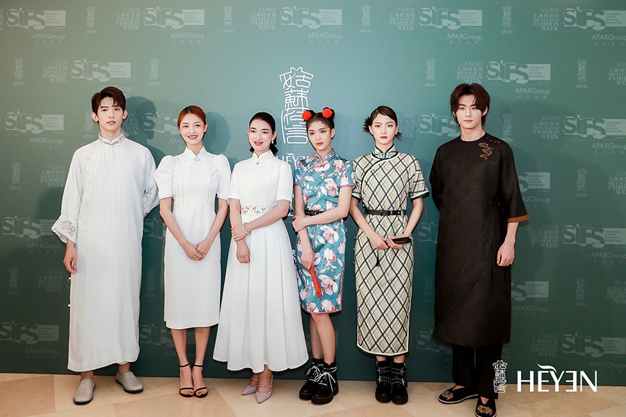 设计师与艺人合影.jpg
