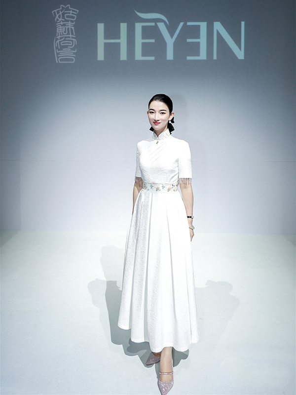 设计师个人照.jpg