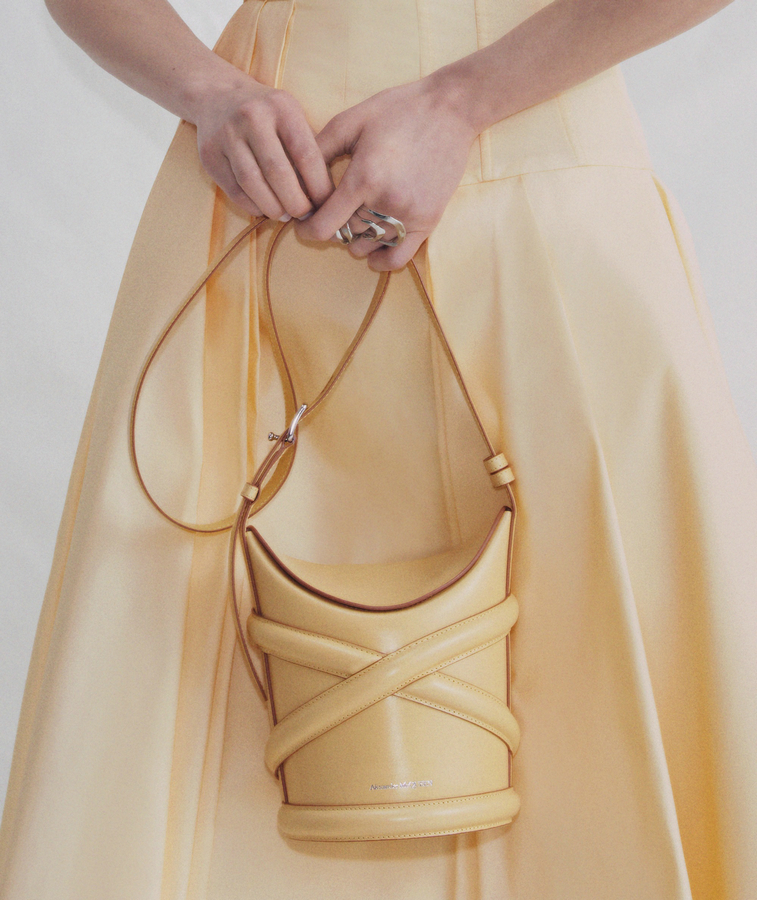 JUN-JI-HYUN_Curve Bag-PRODUCT.jpg