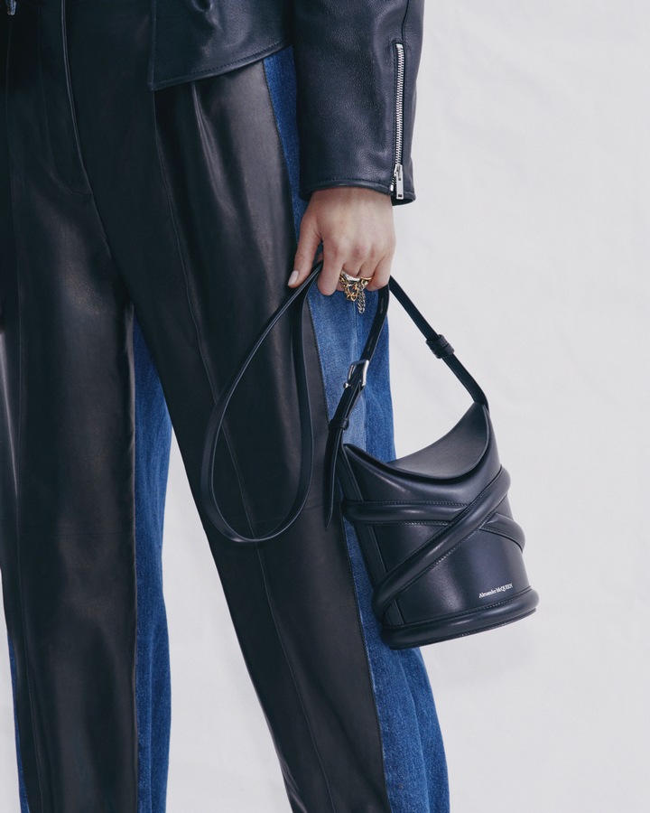 JUN-JI-HYUN_Curve Bag-2-PRODUCT.jpg