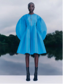 新闻稿：Alexander McQueen 2022早春女装系列瞩目呈献197.png