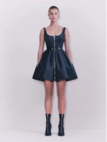 新闻稿：Alexander McQueen 2022早春女装系列瞩目呈献287.png