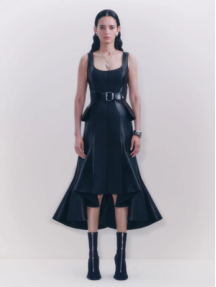 新闻稿：Alexander McQueen 2022早春女装系列瞩目呈献431.png